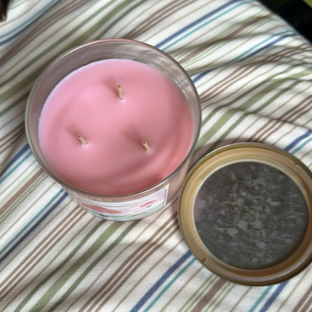 Bath & Body Works Pink Petal Tea Cake 3 Wick Candle